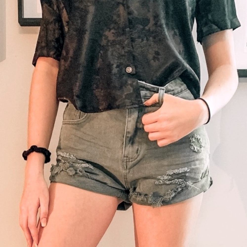 NWT Women’s Mustard Seed Distressed Destroyed High Rise‎ Denim Shorts Sage Small